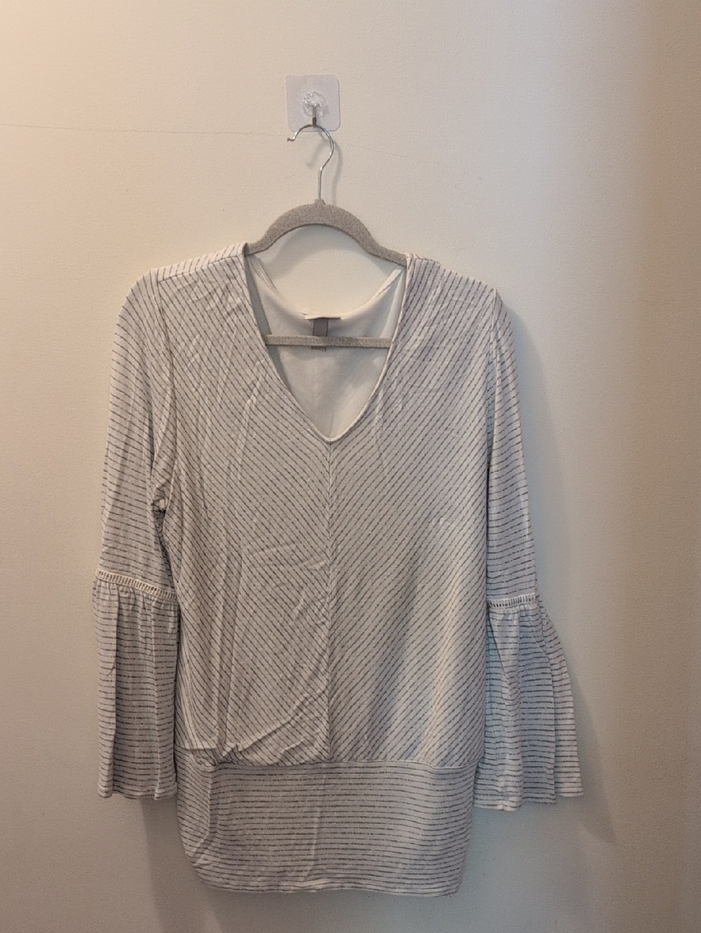 Knox Rose Striped V-Neck Bell Sleeve Top - White & Light Gray
